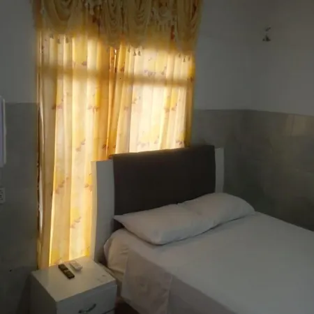Apartamentos Y Habitaciones Cerca A Marbella